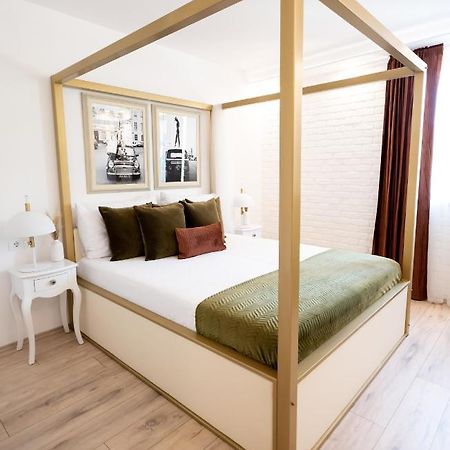 Apartments Mediteraneo เวอร์ซาร์ ภายนอก รูปภาพ