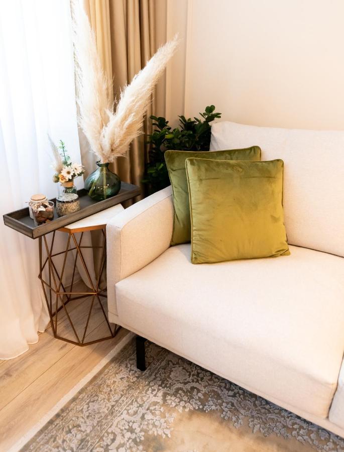 Apartments Mediteraneo เวอร์ซาร์ ภายนอก รูปภาพ