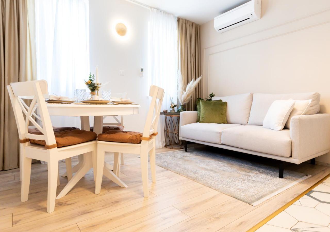 Apartments Mediteraneo เวอร์ซาร์ ภายนอก รูปภาพ