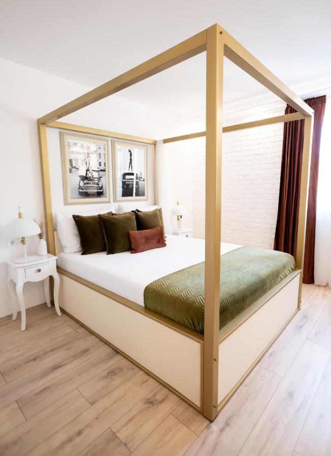 Apartments Mediteraneo เวอร์ซาร์ ภายนอก รูปภาพ
