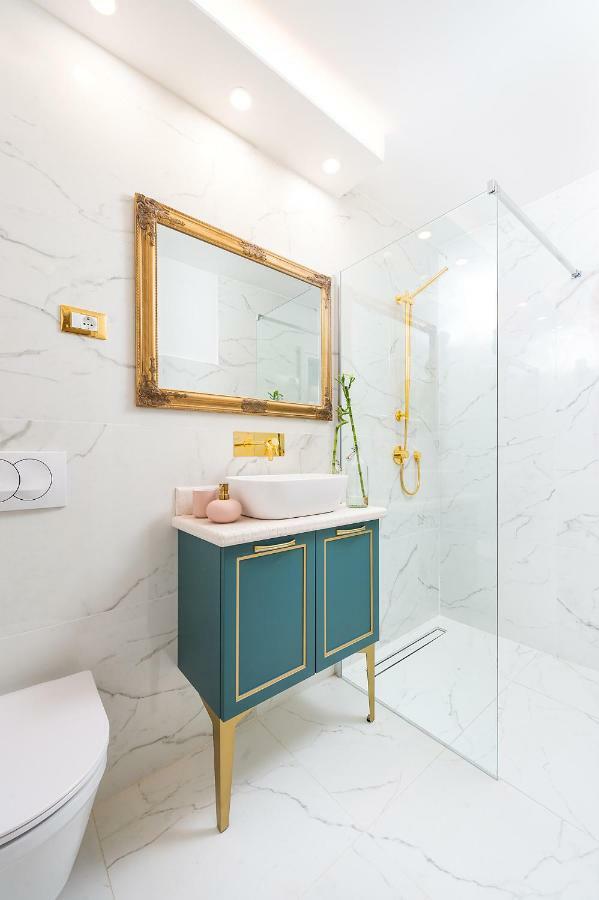 Apartments Mediteraneo เวอร์ซาร์ ภายนอก รูปภาพ